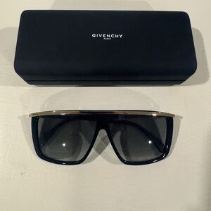 NEW 🔥GIVENCHY🔥 Oversized Square Sunglasses Grey Gradient Lens Sleek Black Design